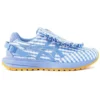 Asics x SHUSHU/TONG teasert Schuhe „Light Blue“ an