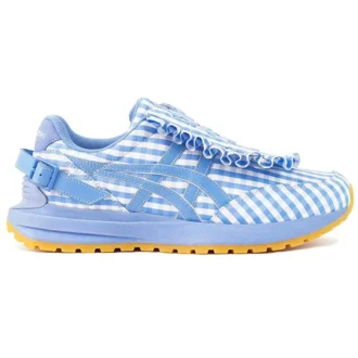 Asics x SHUSHU/TONG teasert Schuhe „Light Blue“ an