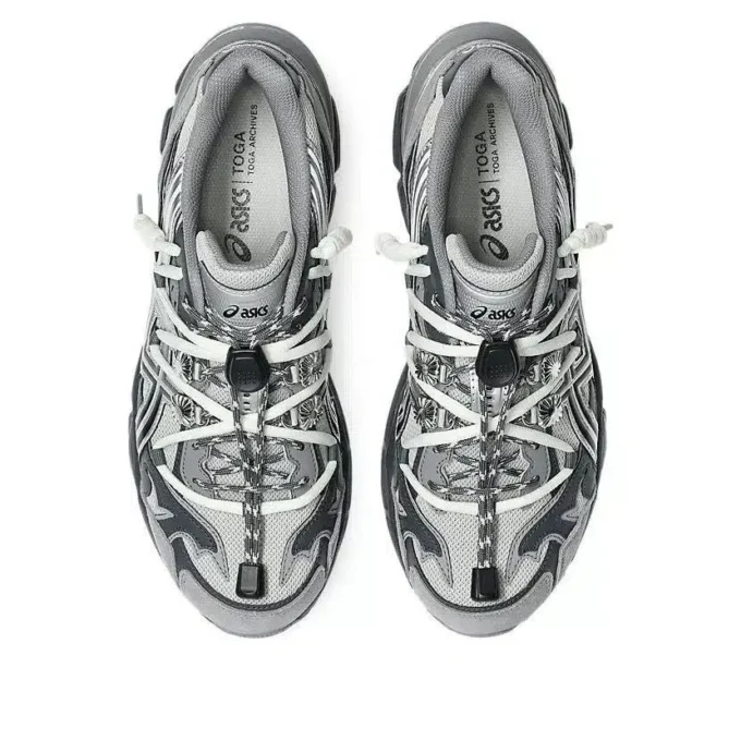 Asics x TOGA Gel-Cumulus 16 TG „Grey Black Pure Silver“