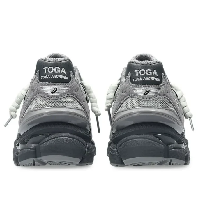 Asics x TOGA Gel-Cumulus 16 TG „Grey Black Pure Silver“