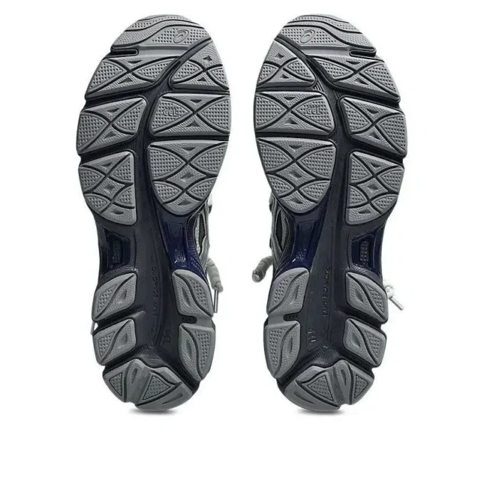 Asics x TOGA Gel-Cumulus 16 TG „Grey Black Pure Silver“