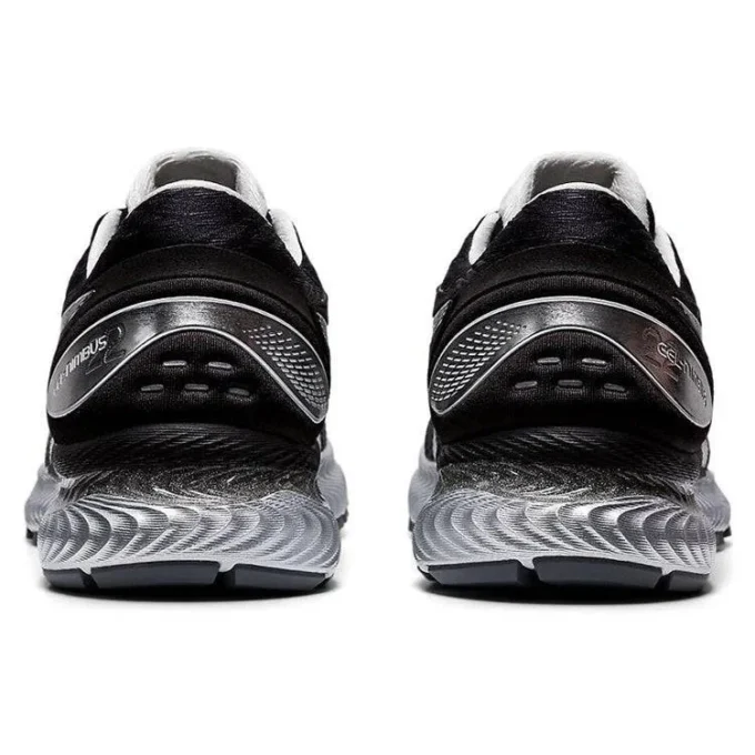 Gel-Nimbus 22 „Black Silver“