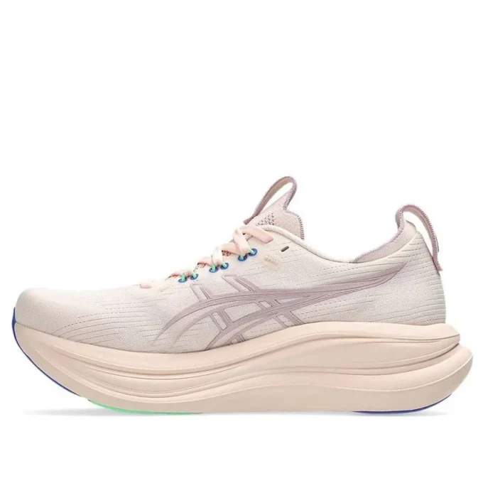 Gel-Nimbus 28 „Pearl Pink Morganite“