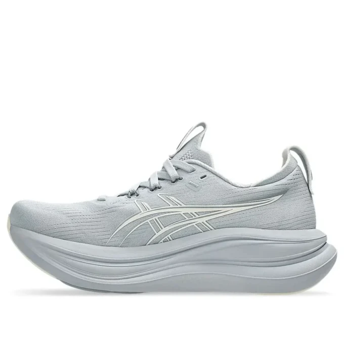 Gel-Nimbus 28 „Piedmont Grey Cream“