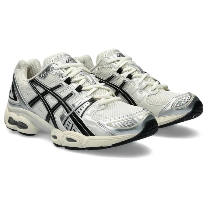 Gel-Nimbus 9 „Cream Black“