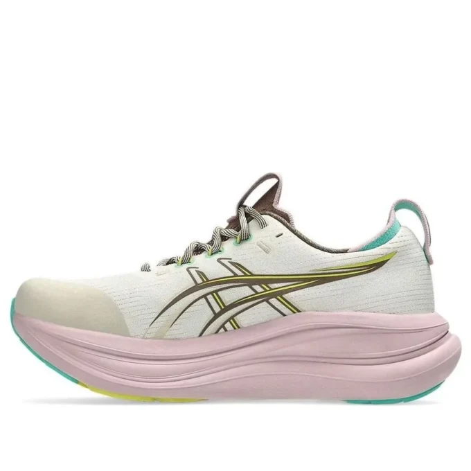 Nimbus 28 TR „Light Dust Clay Canyon“