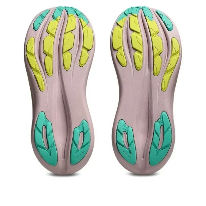 Nimbus 28 TR „Light Dust Clay Canyon“
