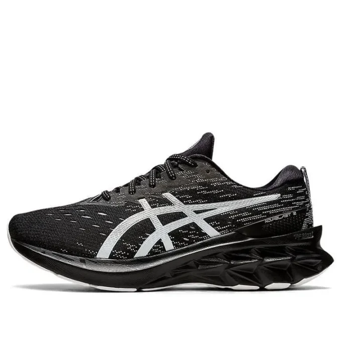 Novablast 2 „Black Pure Silver“