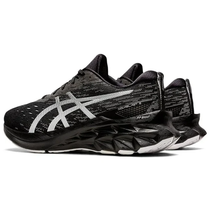 Novablast 2 „Black Pure Silver“
