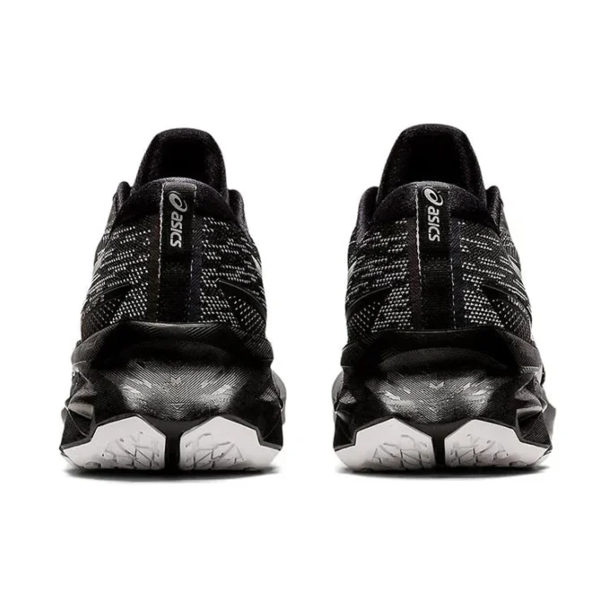 Novablast 2 „Black Pure Silver“