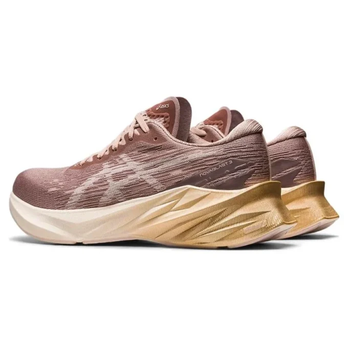Novablast 3 „Fawn Mineral Beige“