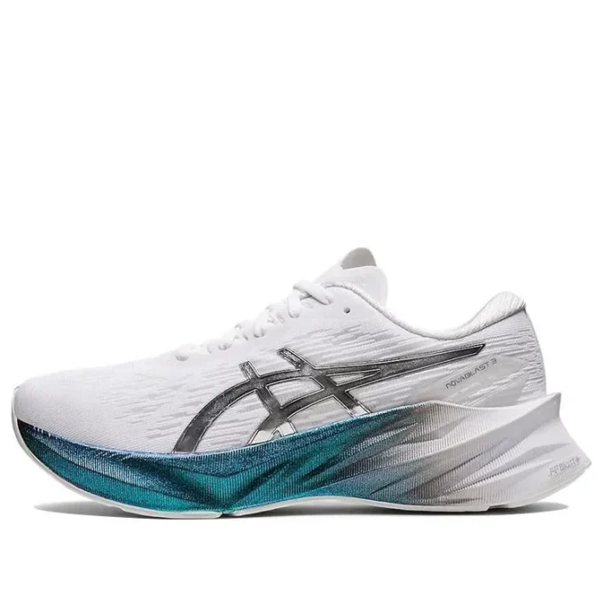 Novablast 3 Platinum „White Metallic Blue“