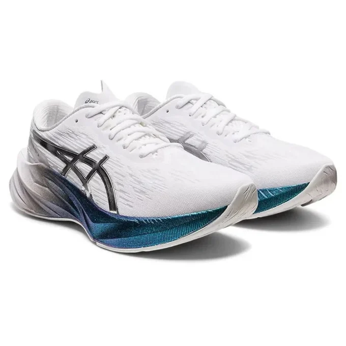Novablast 3 Platinum „White Metallic Blue“