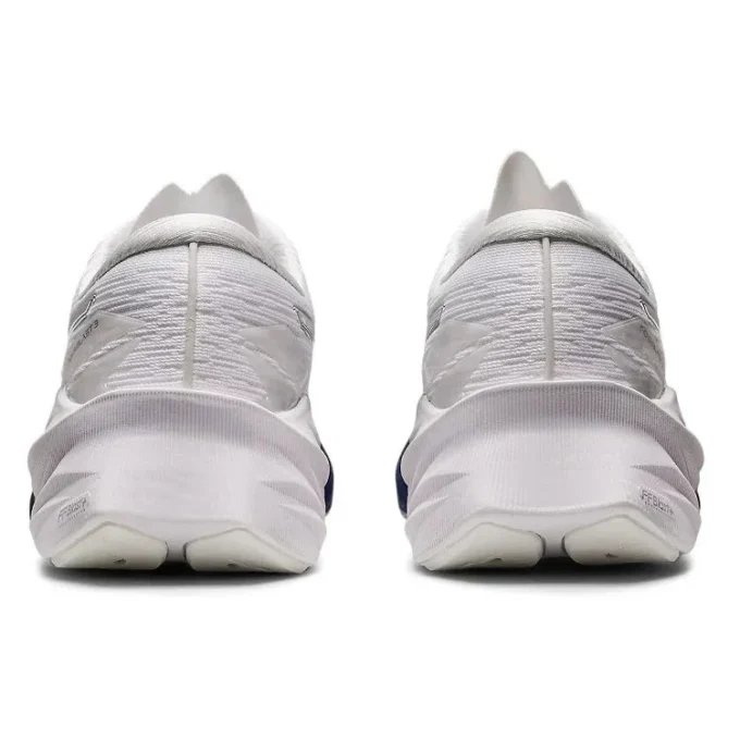Novablast 3 Platinum „White Metallic Blue“