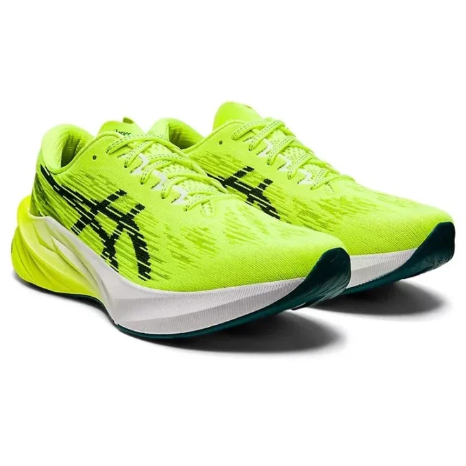 Novablast 3 „Safety Yellow Black“