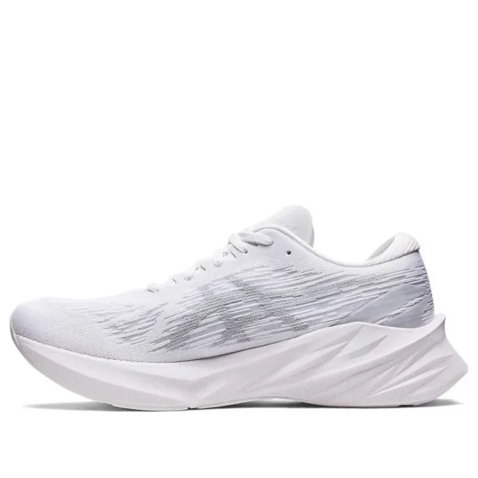 Novablast 3 „White Piedmont Grey“