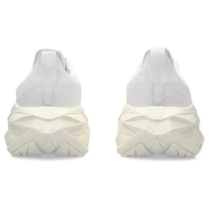 Novablast 4 „Cream White“