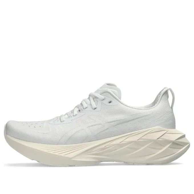 Novablast 4 „White Beige“