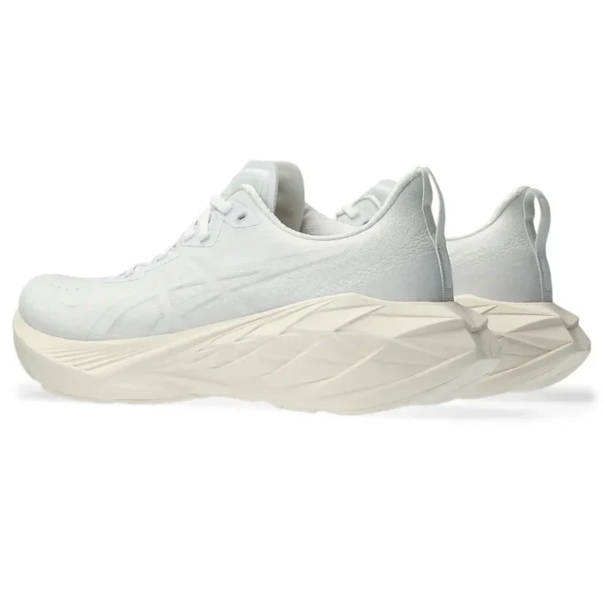 Novablast 4 „White Beige“