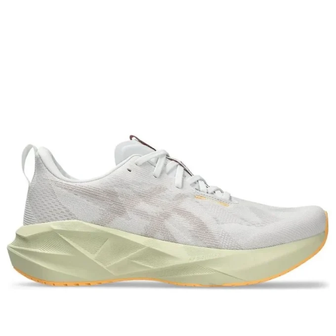 Novablast 5 2E Wide Width „White Fawn“