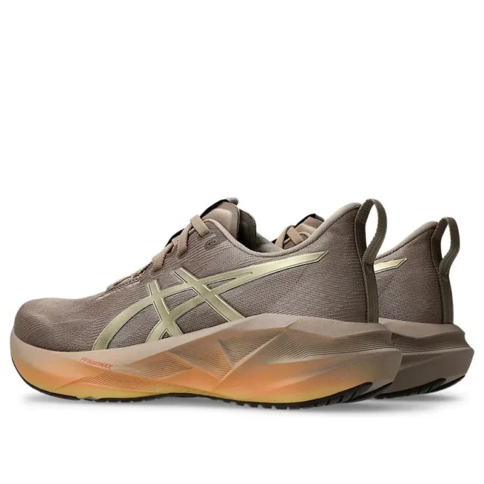Novablast 5 „Luxe Taupe Grey“